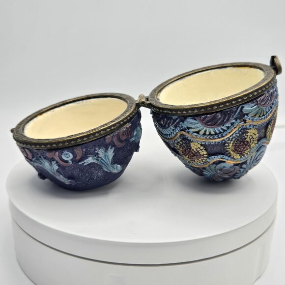 Pair of Ornate embossed Egg Heart Hinged Trinket boxes - Picture 5 of 13